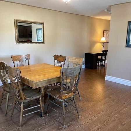 Cozy 2 Bedroom Home In Chatham - Left Side Extérieur photo