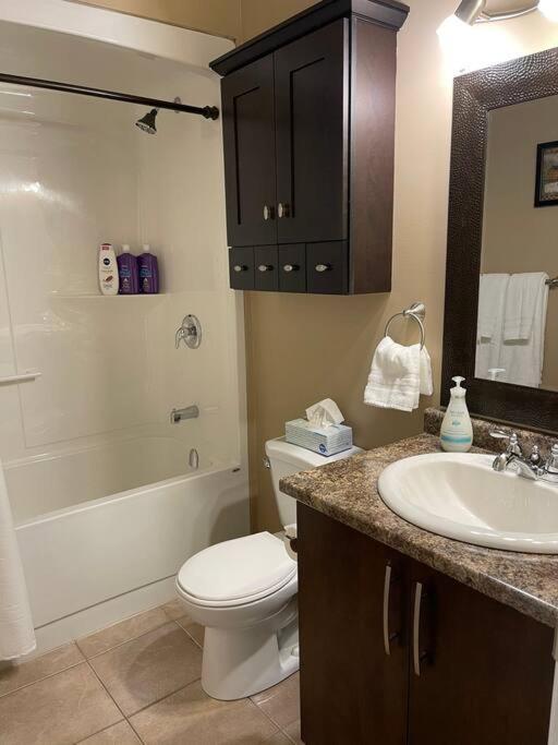 Cozy 2 Bedroom Home In Chatham - Left Side Extérieur photo
