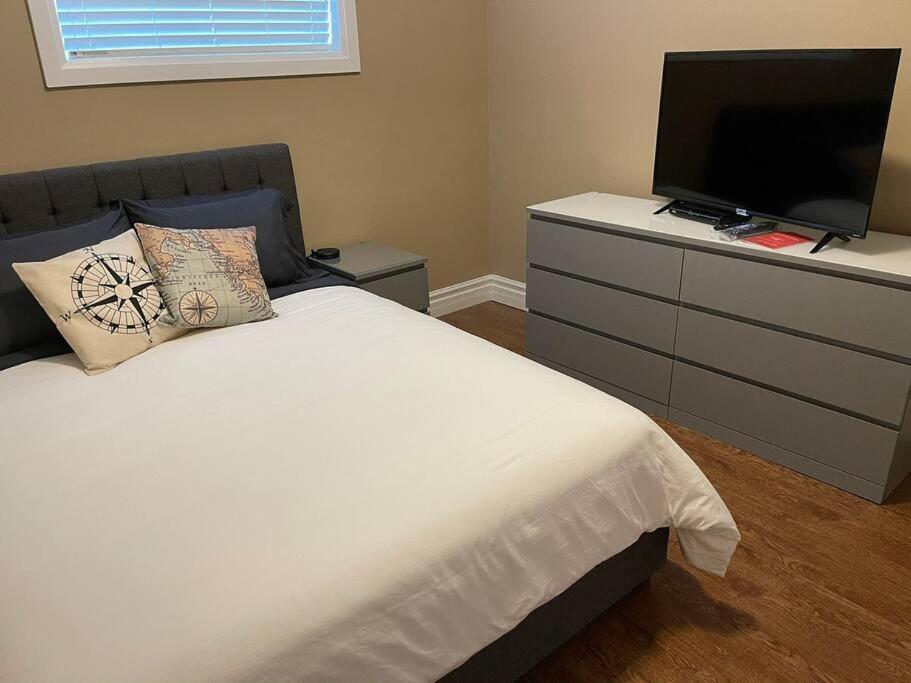 Cozy 2 Bedroom Home In Chatham - Left Side Extérieur photo