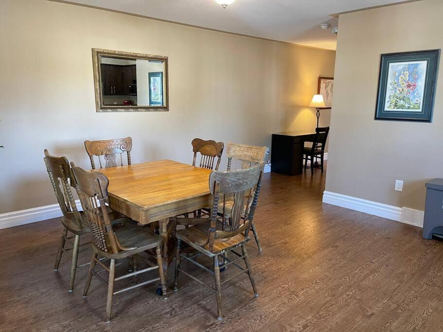 Cozy 2 Bedroom Home In Chatham - Left Side Extérieur photo