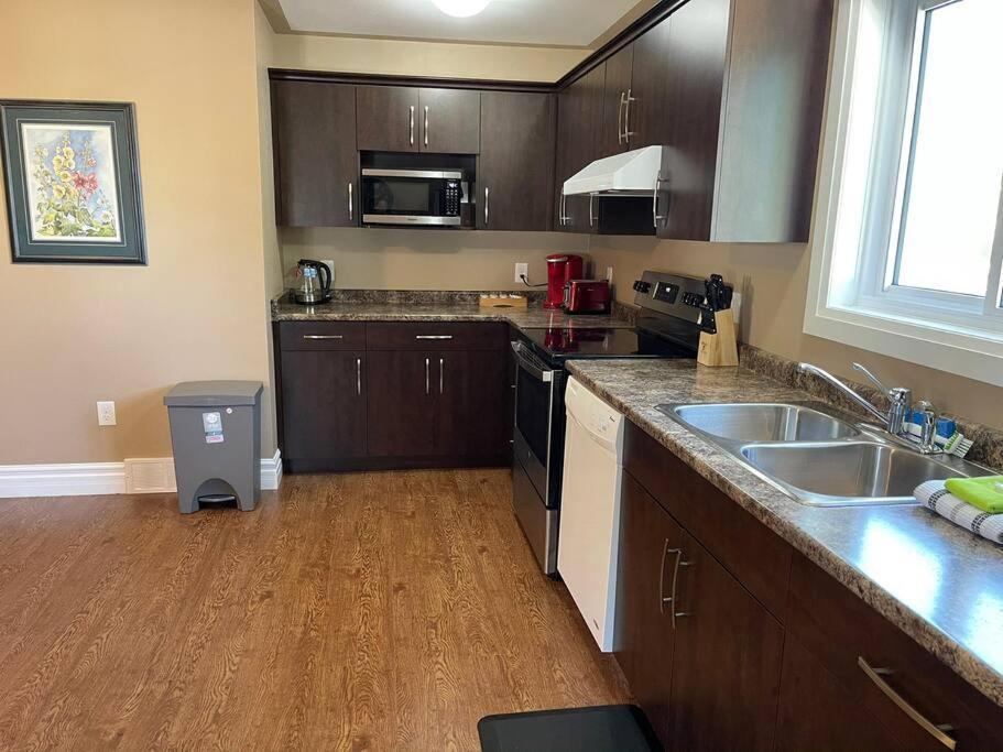 Cozy 2 Bedroom Home In Chatham - Left Side Extérieur photo
